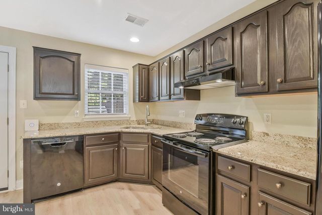 8872 STABLE FOREST PL, Bristow, VA 20136