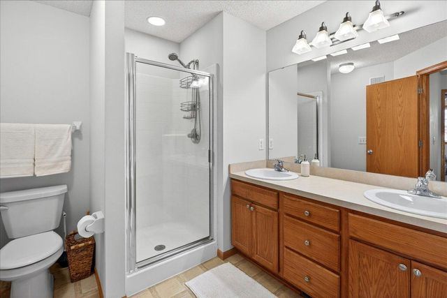 10533 74th Street NE 1, Albertville, MN 55301