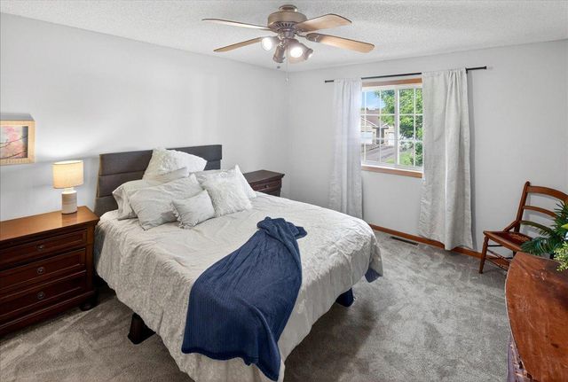 10533 74th Street NE 1, Albertville, MN 55301