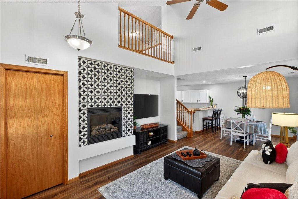 10533 74th Street NE 1, Albertville, MN 55301