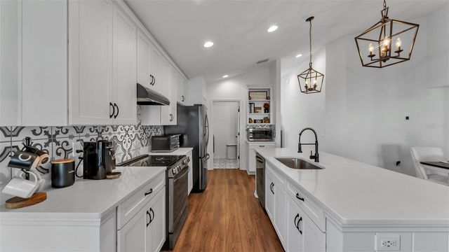 6021 EAGLE POINTE DRIVE, Lakeland, FL 33812