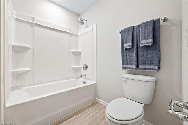 102 Oakdale Forest Lane, Jamestown, NC 27282