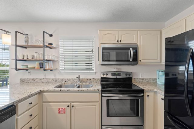 8436 Gulf Boulevard UNIT 721, Navarre, FL 32566