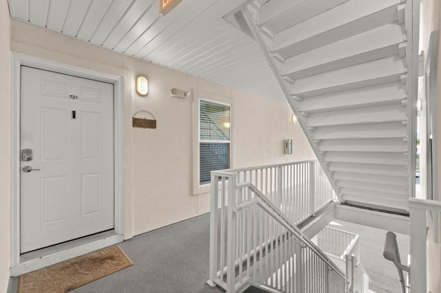 8436 Gulf Boulevard UNIT 721, Navarre, FL 32566