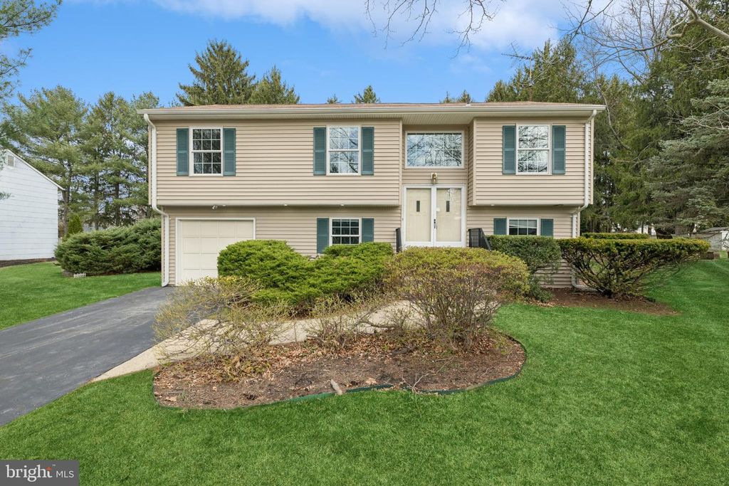 45 LINDEN LN, Plainsboro, NJ 08536