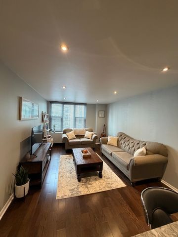 400 E RANDOLPH Street 3721, Chicago, IL 60601