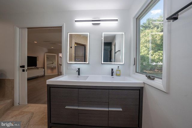 1288 BOBARN DR, Penn Valley, PA 19072