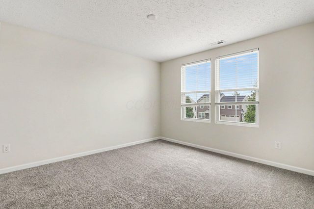 2552 Brook Run Drive, Lancaster, OH 43130