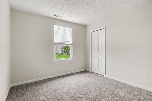 2552 Brook Run Drive, Lancaster, OH 43130