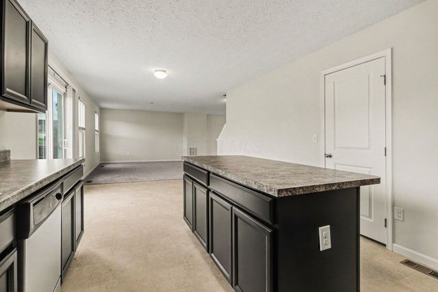 2552 Brook Run Drive, Lancaster, OH 43130