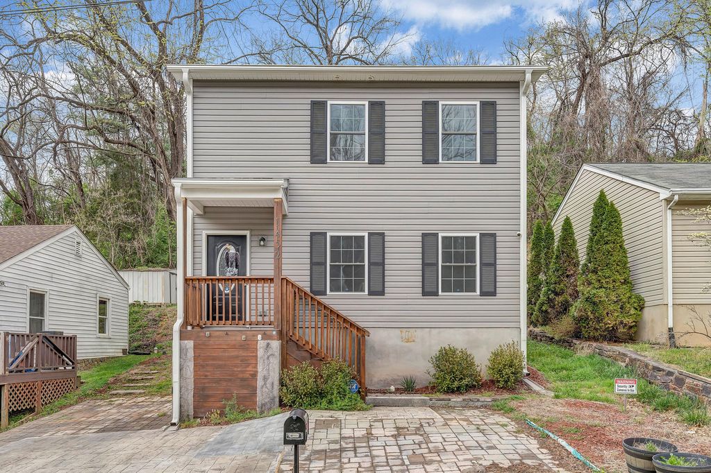 1452 Varnell AVE, Roanoke, VA 24012