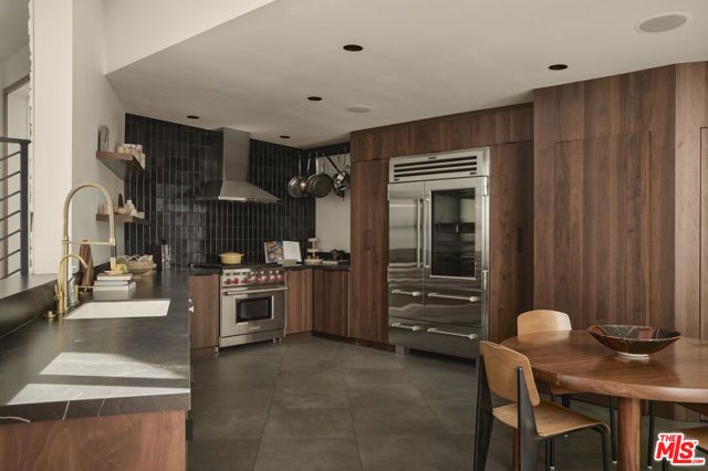 2055 N Gramercy, Los Angeles, CA 90068