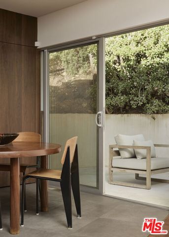 2055 N Gramercy, Los Angeles, CA 90068