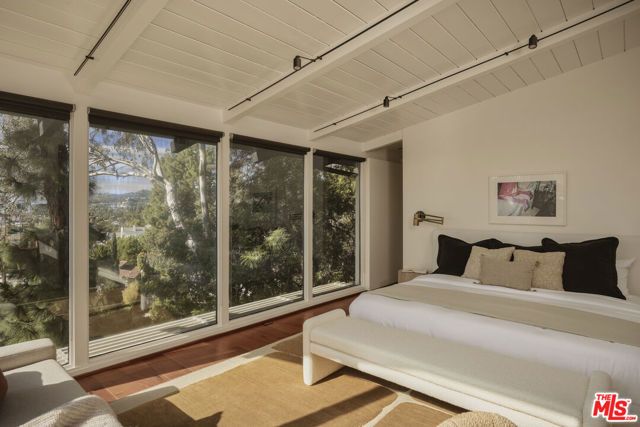 2055 N Gramercy, Los Angeles, CA 90068