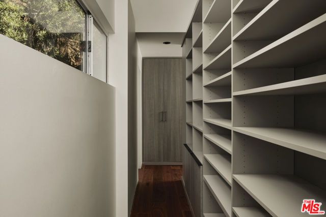 2055 N Gramercy, Los Angeles, CA 90068