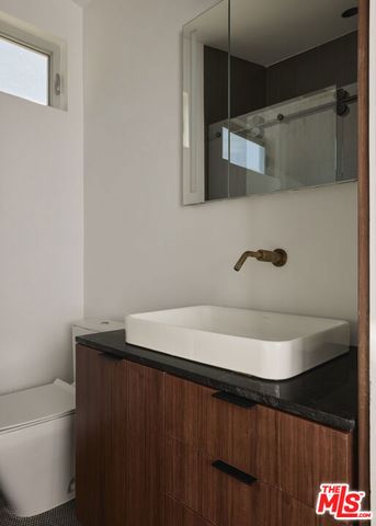 2055 N Gramercy, Los Angeles, CA 90068