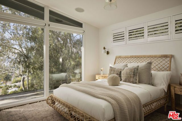 2055 N Gramercy, Los Angeles, CA 90068