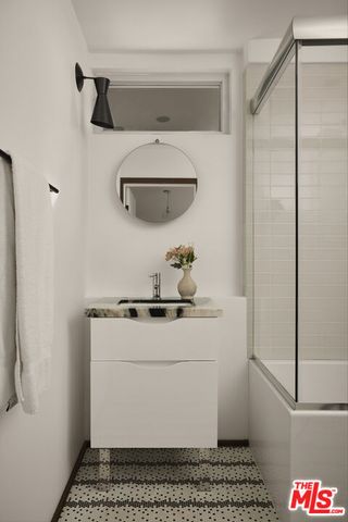 2055 N Gramercy, Los Angeles, CA 90068