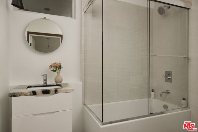 2055 N Gramercy, Los Angeles, CA 90068