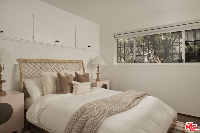 2055 N Gramercy, Los Angeles, CA 90068