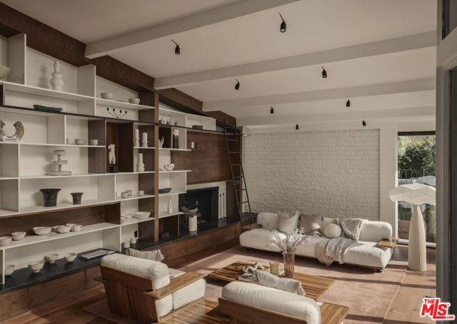 2055 N Gramercy, Los Angeles, CA 90068