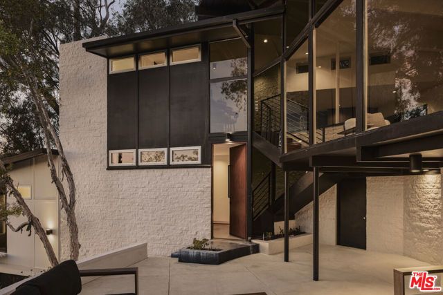 2055 N Gramercy, Los Angeles, CA 90068