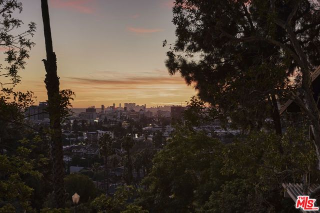 2055 N Gramercy, Los Angeles, CA 90068