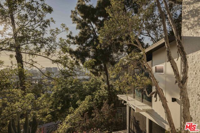 2055 N Gramercy, Los Angeles, CA 90068