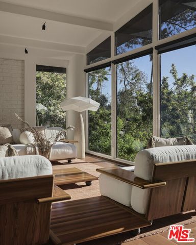 2055 N Gramercy, Los Angeles, CA 90068