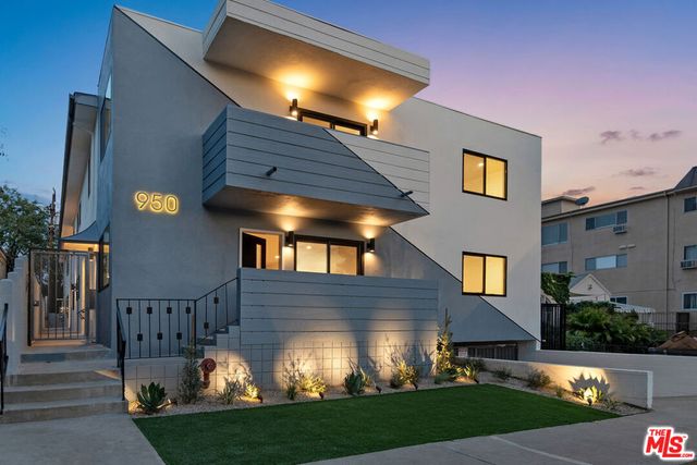 950 Havenhurst Drive 7, West Hollywood, CA 90046