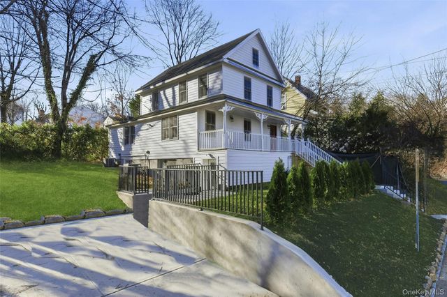 17 Tatterson Street, Roslyn, NY 11576