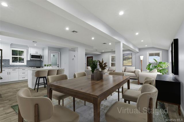 17 Tatterson Street, Roslyn, NY 11576