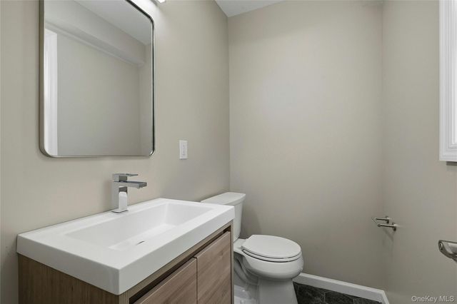 17 Tatterson Street, Roslyn, NY 11576