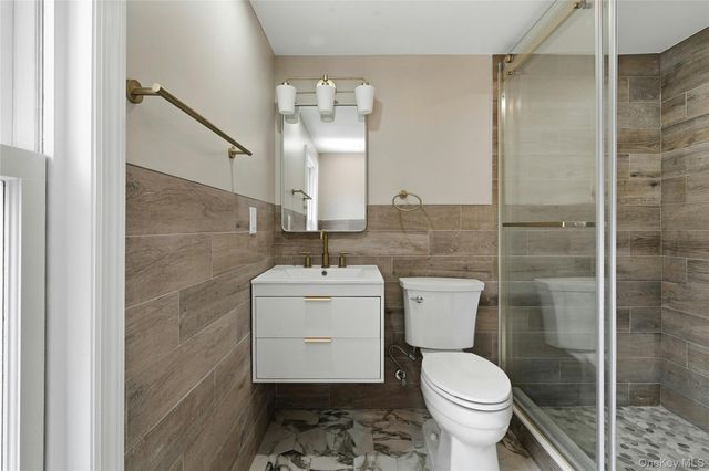 17 Tatterson Street, Roslyn, NY 11576