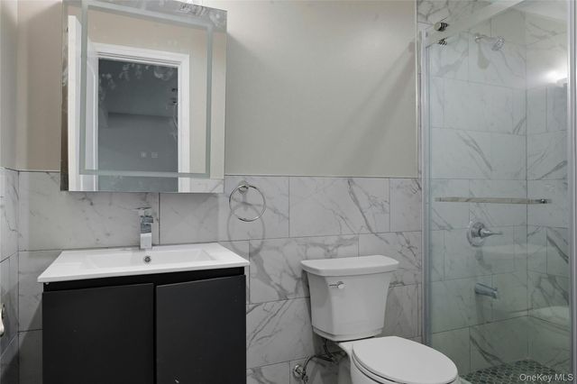 17 Tatterson Street, Roslyn, NY 11576