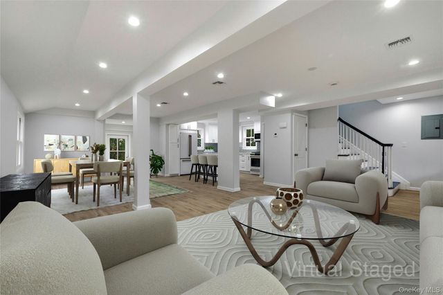 17 Tatterson Street, Roslyn, NY 11576