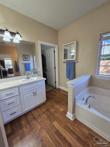 4147 Lancaster Gate Dr, Pace, FL 32571