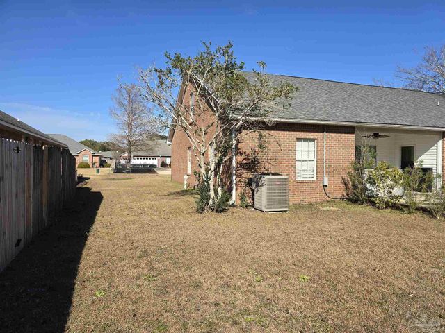 4147 Lancaster Gate Dr, Pace, FL 32571