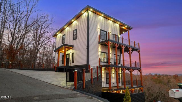 611 Ivy Road, Gatlinburg, TN 37738
