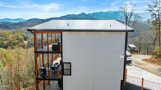 611 Ivy Road, Gatlinburg, TN 37738