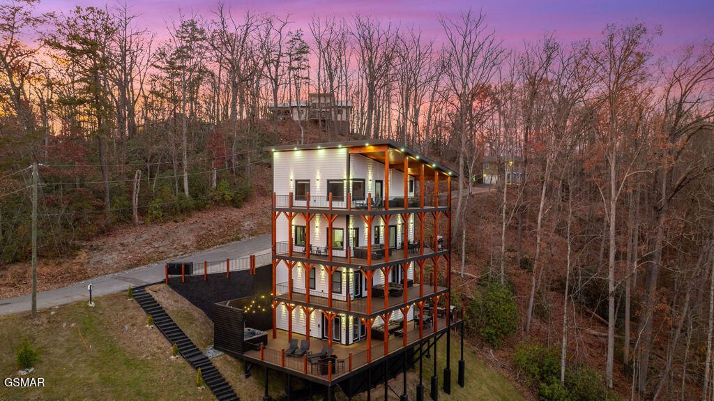 611 Ivy Road, Gatlinburg, TN 37738