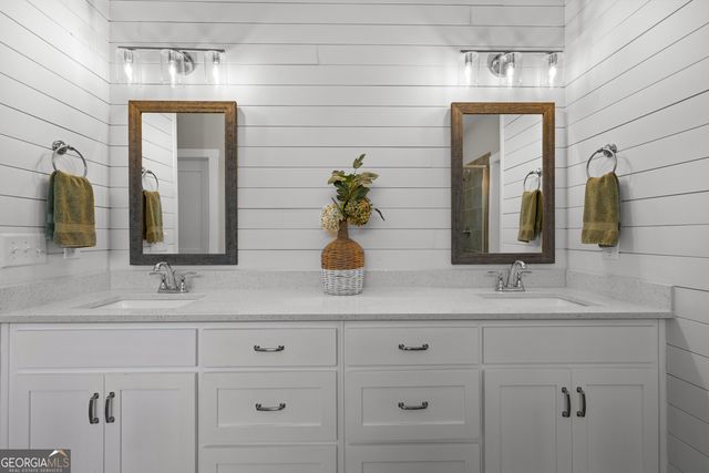 22 E Field Street, Newnan, GA 30263