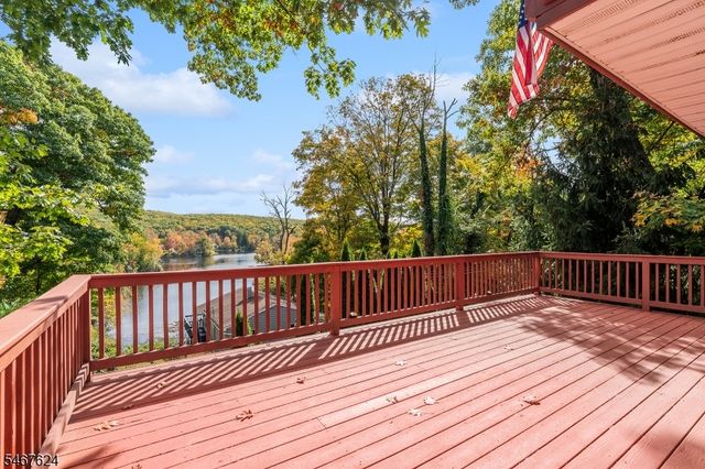 234 Point Breeze Dr, West Milford Twp., NJ 07421