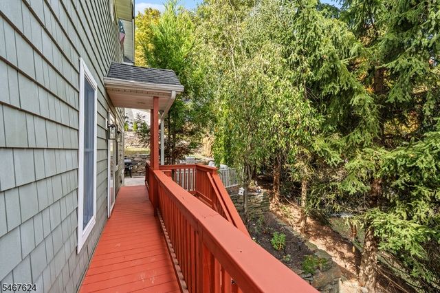 234 Point Breeze Dr, West Milford Twp., NJ 07421