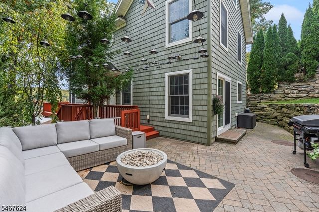 234 Point Breeze Dr, West Milford Twp., NJ 07421