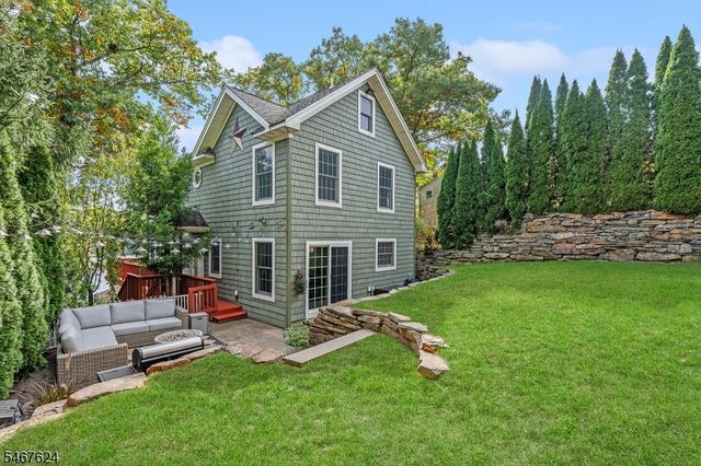 234 Point Breeze Dr, West Milford Twp., NJ 07421