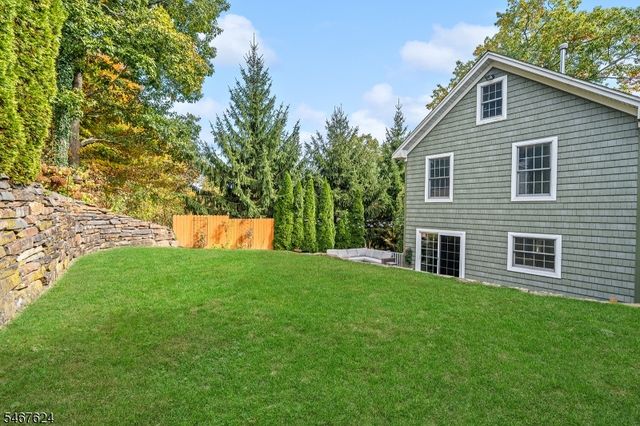 234 Point Breeze Dr, West Milford Twp., NJ 07421