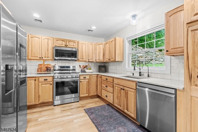 234 Point Breeze Dr, West Milford Twp., NJ 07421