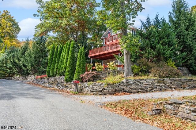 234 Point Breeze Dr, West Milford Twp., NJ 07421