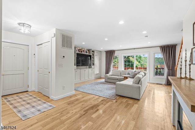 234 Point Breeze Dr, West Milford Twp., NJ 07421